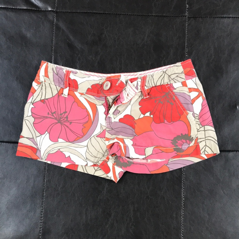 Adorable Aeropostale Floral Shorts size 3/4!!